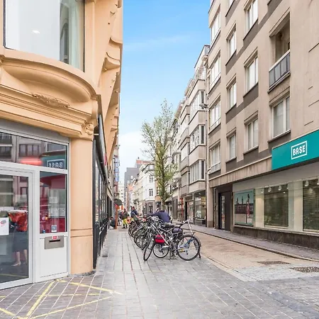 Apartment Retro Woning Te Centrum Oostende, 5min De Kust Ostend